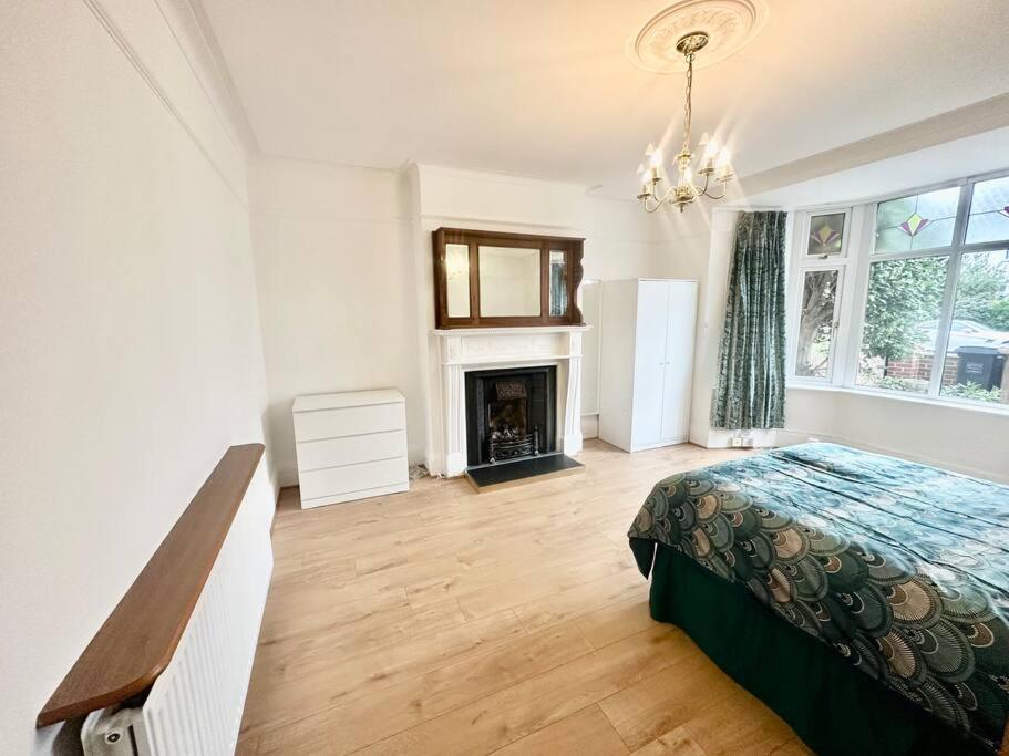 4 Bed House In Daneby Road,Se6 Villa Catford Exterior photo